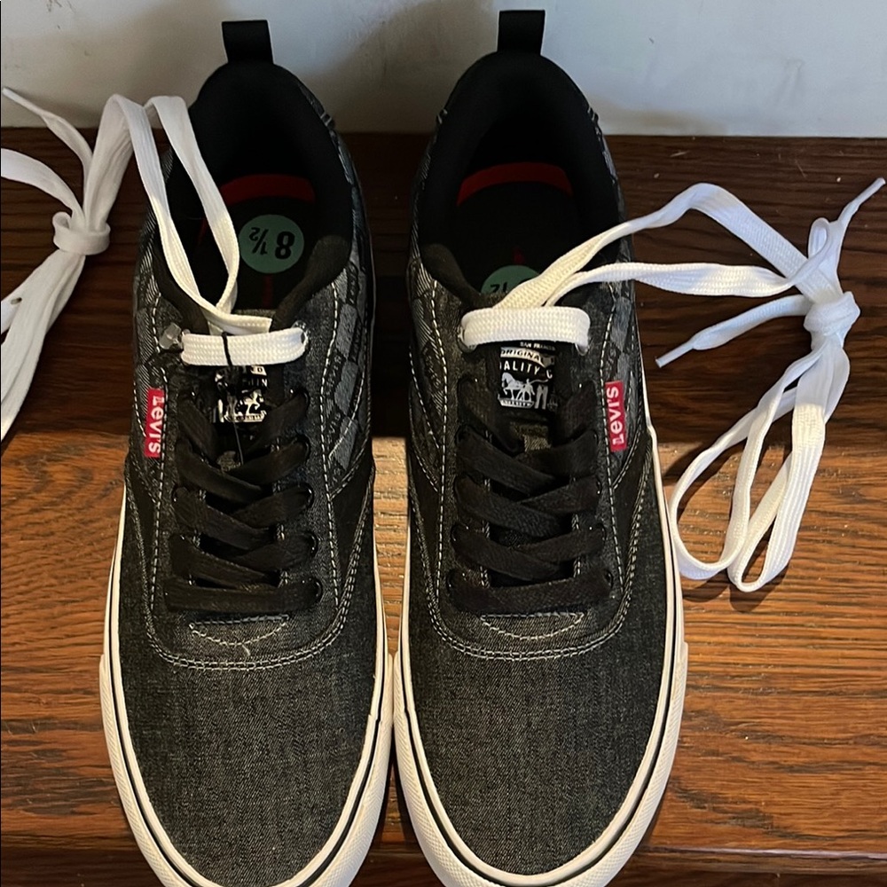 Levi's Black Skateboard-Inspired Sneakers